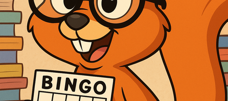 Das Toni-Maskottchen der Stadtbücherei hält eine Bingo-Karte in den Händen