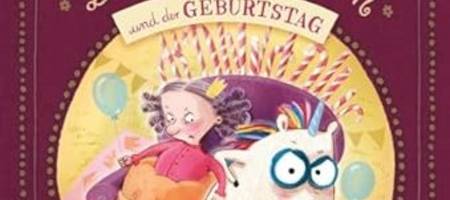 Die Königsdochter und das Neinhorn drängen sich zusammen in einen Sessel