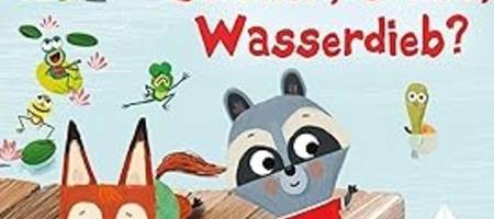 Ein Fuchs und ein Waschbär auf einem Steg im See